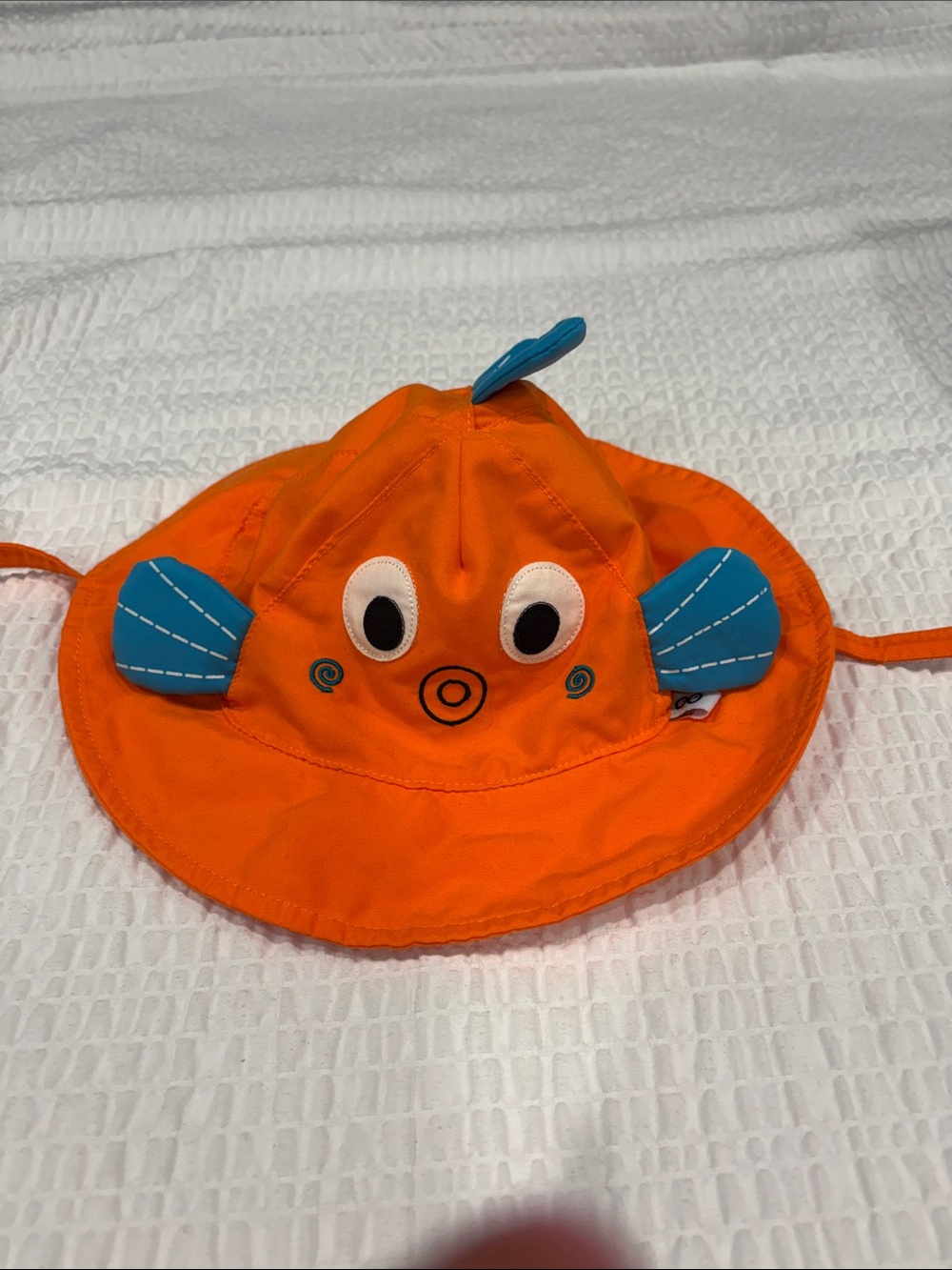 Zoocchini Infants Goldfish Sun Hat with Chin Strap
Size 6-12 months